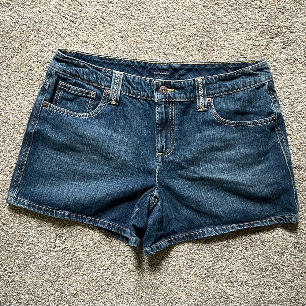 Tommy Hilfiger Shorts Women's Size 14 Blue Denim Flap Pockets Casual Vintage